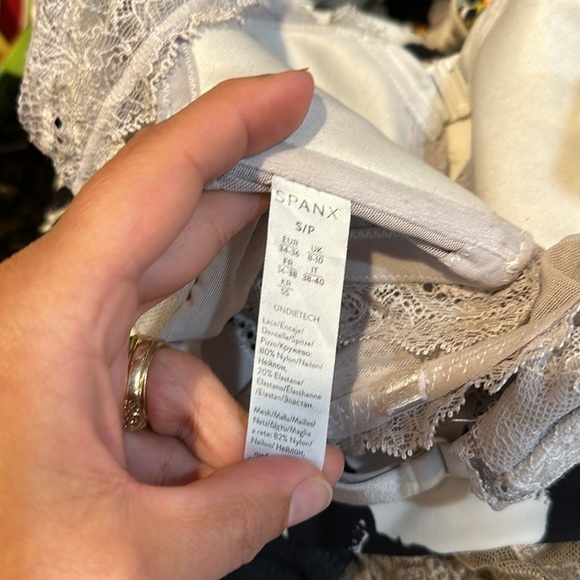 Spanx Undie-Tectable Lace Front Close Bralette S Light Gray - Picture 7 of 8